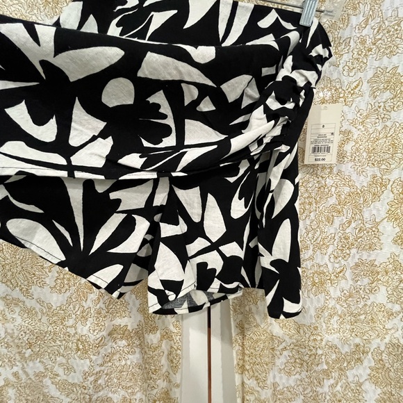 Black and White Abstract Skort - Picture 2 of 4